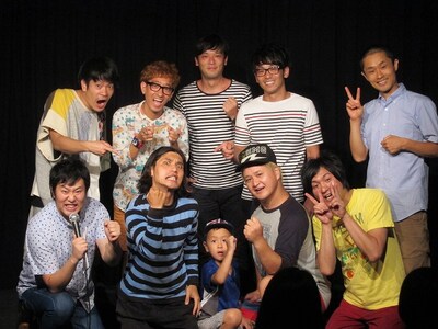 広島から東京まで歩くことを宣言したコンマ二センチ竹永と、ライブ「竹永解体新書」出演者たち。