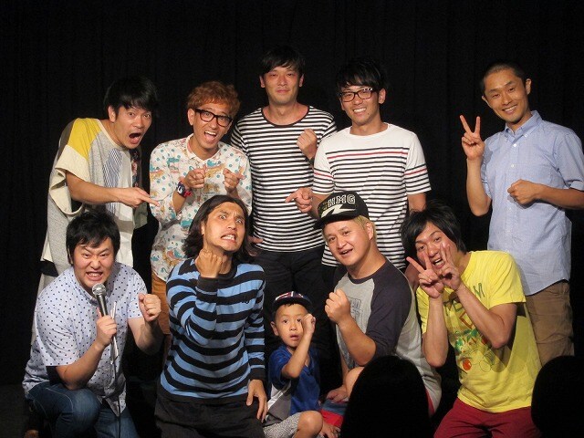 広島から東京まで歩くことを宣言したコンマ二センチ竹永と、ライブ「竹永解体新書」出演者たち。
