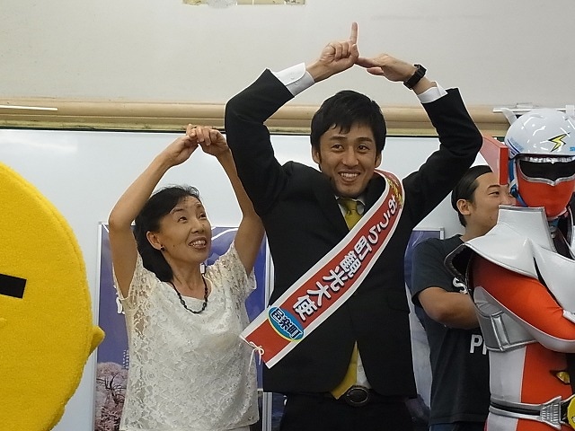 シンボルマンとシンボルマザー。