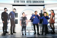 「スター・トレック イントゥ・ダークネス」のヒット祈願イベントに登場した（左から）ゆりやんレトリィバァ、FUJIWARA原西、ハイヒール・リンゴ。