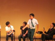 おおかわらのツッコミの痛さを訴える森枝。