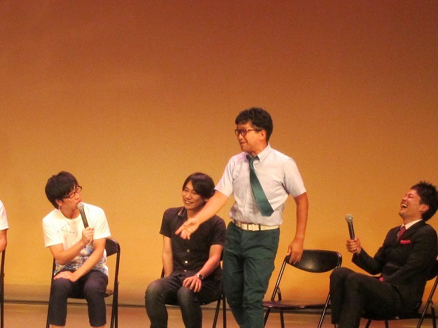 おおかわらのツッコミの痛さを訴える森枝。