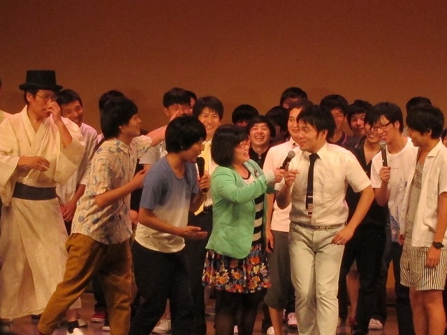 うしろシティと盛り上がる本田兄妹。