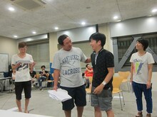 ロバートのコントでおなじみの秋山のキャラも全開。