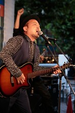 「推定無罪～マキタスポーツ公開裁判フリーライブ～」を開催したマキタスポーツ。