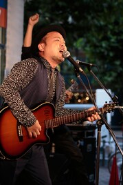 アルバム未収録曲も披露、マキタスポーツフリーライブ開催