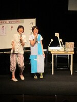 MCの光浦（右）と鳥居。