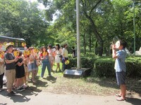 タレントうちわで記念撮影。