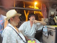 浴衣に着替えて花火が見えるポイントへ。