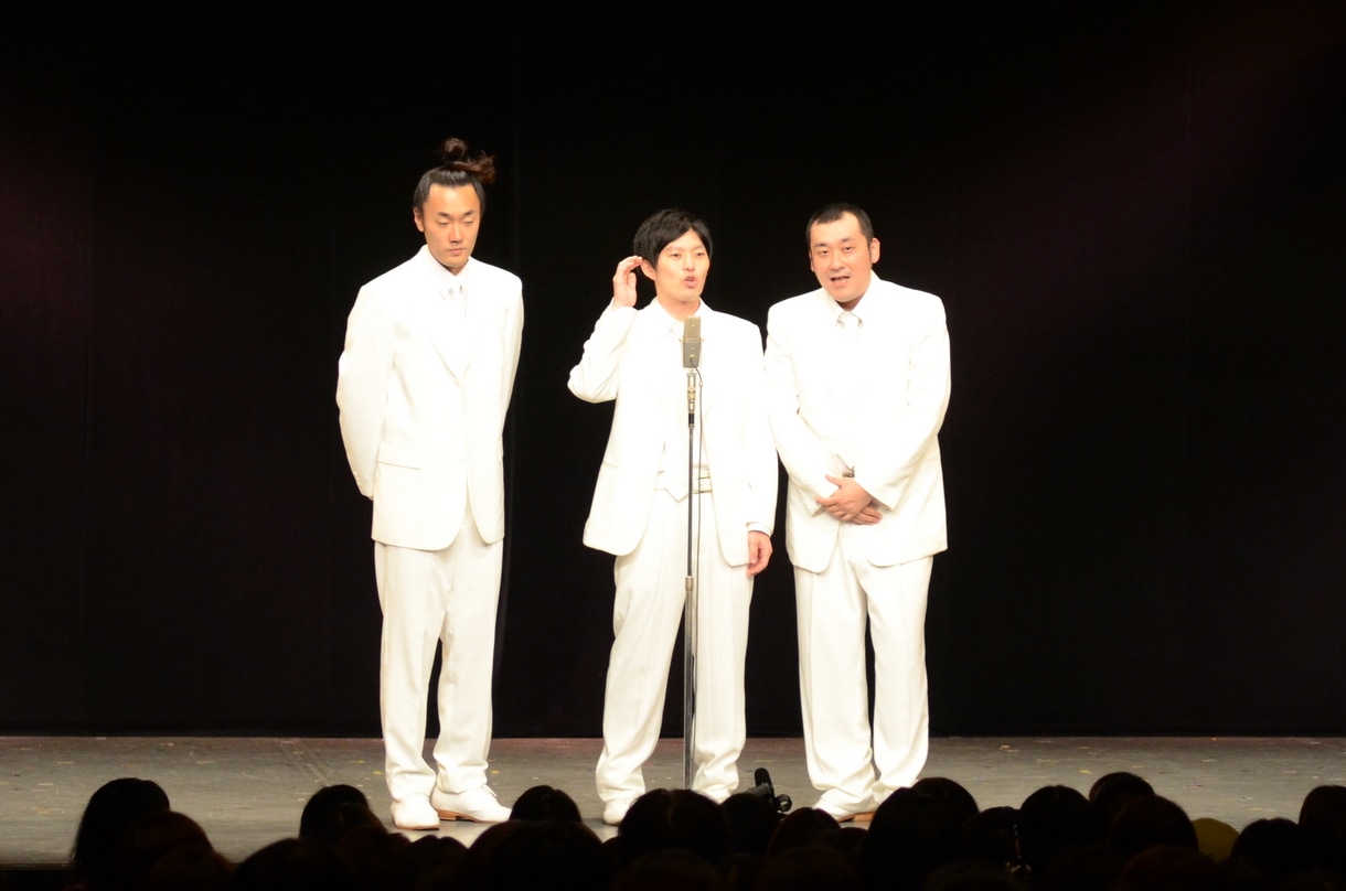 グランジ単独ライブ「DVD収録ベストネタライブ」の一場面。