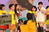 ゴール後の女芸人達。