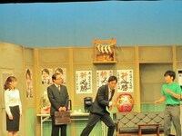 対立候補の山本議員はボクシングで威嚇。