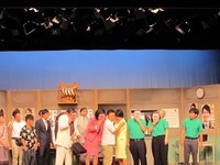 功力富士彦芸歴20周年ライブ 新喜劇「親子の公約!?」。功力のツッコミが響き渡ったボケの大一番。