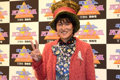 「ベストパフォーマンス」でネタを披露する千原ジュニア。