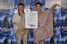 映画「キャプテンハーロック」のトークイベントに登場した福田彩乃（右）と松本零士。
