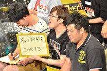 最後まで優勝を争ったラバーガール飛永（中央）、プラスマイナス岩橋（右）。