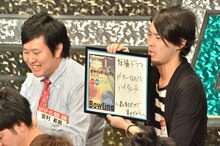 かたつむり林（右）と、アームストロング安村（左）。