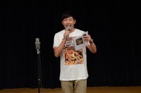 MCを務めたあべこうじ。