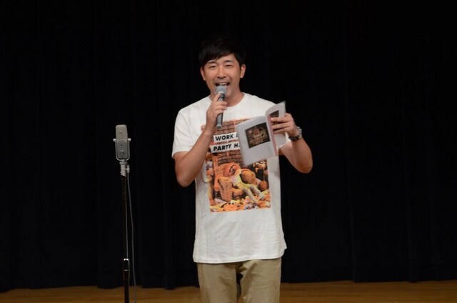 MCを務めたあべこうじ。