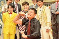 ザブングル加藤（中央）。