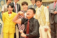 ザブングル加藤（中央）。