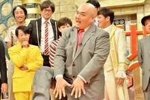 安田大サーカス・クロちゃん（中央）。