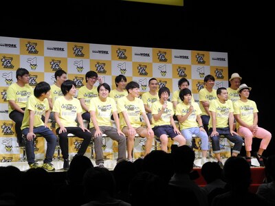 「キングオブコント2013」決勝進出者発表会見の模様。