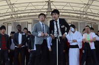 今回「初認定」となった沖縄出身の三日月マンハッタンは、方言で意気込みを語った。