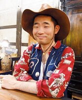 タンソク役のキングオブコメディ今野。(c)「殺しの女王蜂」製作委員会