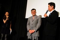 舞台挨拶の様子。