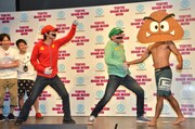 マリオとルイージ、クリボーに扮してゲームネタを披露する、0.03秒。