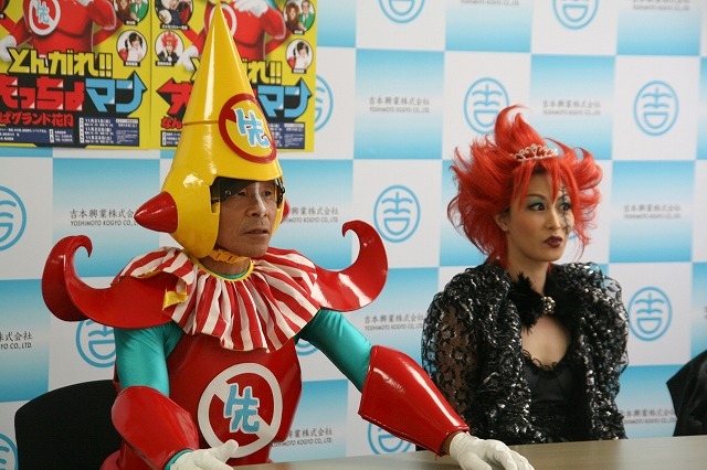 「とんがれ!!　先っちょマン」会見の様子。(c)吉本興業