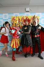 「とんがれ!!　先っちょマン」会見に登場した間寛平、メッセンジャー黒田、鳥居みゆき、菊地亜美。(c)吉本興業