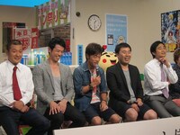 エキストラの女性のかわいさについて盛り上がる男性陣。