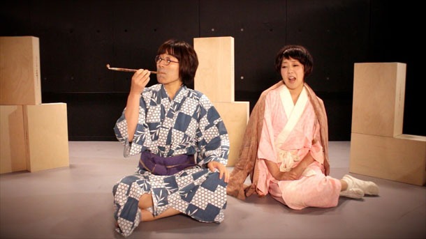 日本エレキテル連合によるYouTubeチャンネル「感電パラレル」に公開中の動画より。