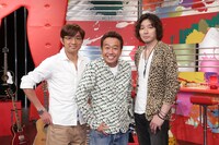 「ドレミファさまぁ～ず♪ 3」MCのさまぁ～ずと斉藤和義。(c)テレビ東京