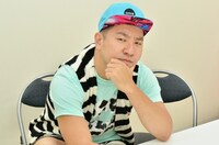 「第4回高校生RAP選手権全国大会」に出演するレイザーラモンRG。