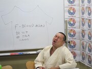 気に入ったあるあるをTシャツにしようとするRG。