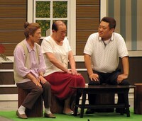 吉本新喜劇「ひょっとこしてあなた魔女？」(c)吉本興業