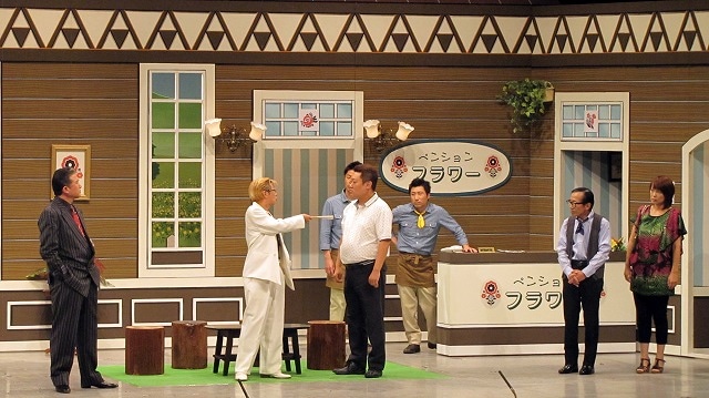 吉本新喜劇「ひょっとこしてあなた魔女？」(c)吉本興業