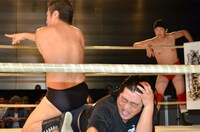 西口プロレスの試合の様子。