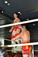 西口プロレスの試合の様子。