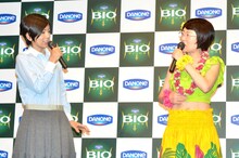 渡辺満里奈とオアシズ光浦（左から）。