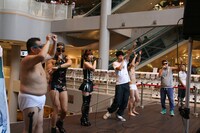 ビッグポルノ4thシングル「BLOOD JAPAN TEAR / AH! AUTO-CAMP」発売記念イベントの様子。(c)吉本興業