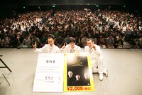 グランジ。写真は8月24日に実施した会見後のもの。