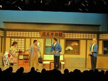 東野幸治座長公演「恩返し集団大集合」の様子。