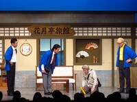 東野幸治座長公演「恩返し集団大集合」の様子。