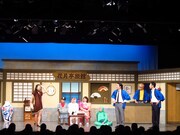 東野幸治座長公演「恩返し集団大集合」の様子。