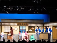 東野幸治座長公演「恩返し集団大集合」の様子。