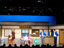 東野幸治座長公演「恩返し集団大集合」の様子。